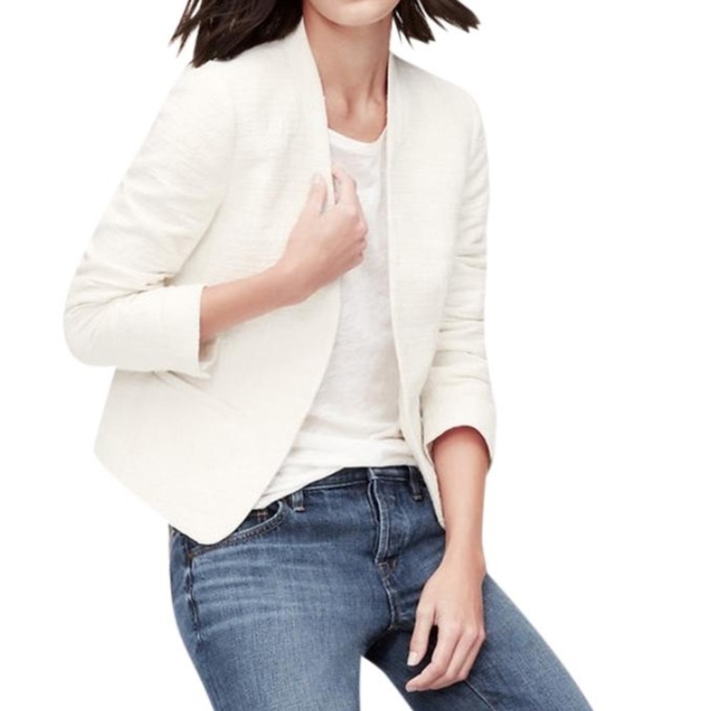Cute Ann Taylor Loft white blazer-